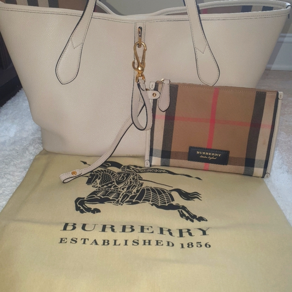 Authentic Burberry Leather Tote with Pouch!